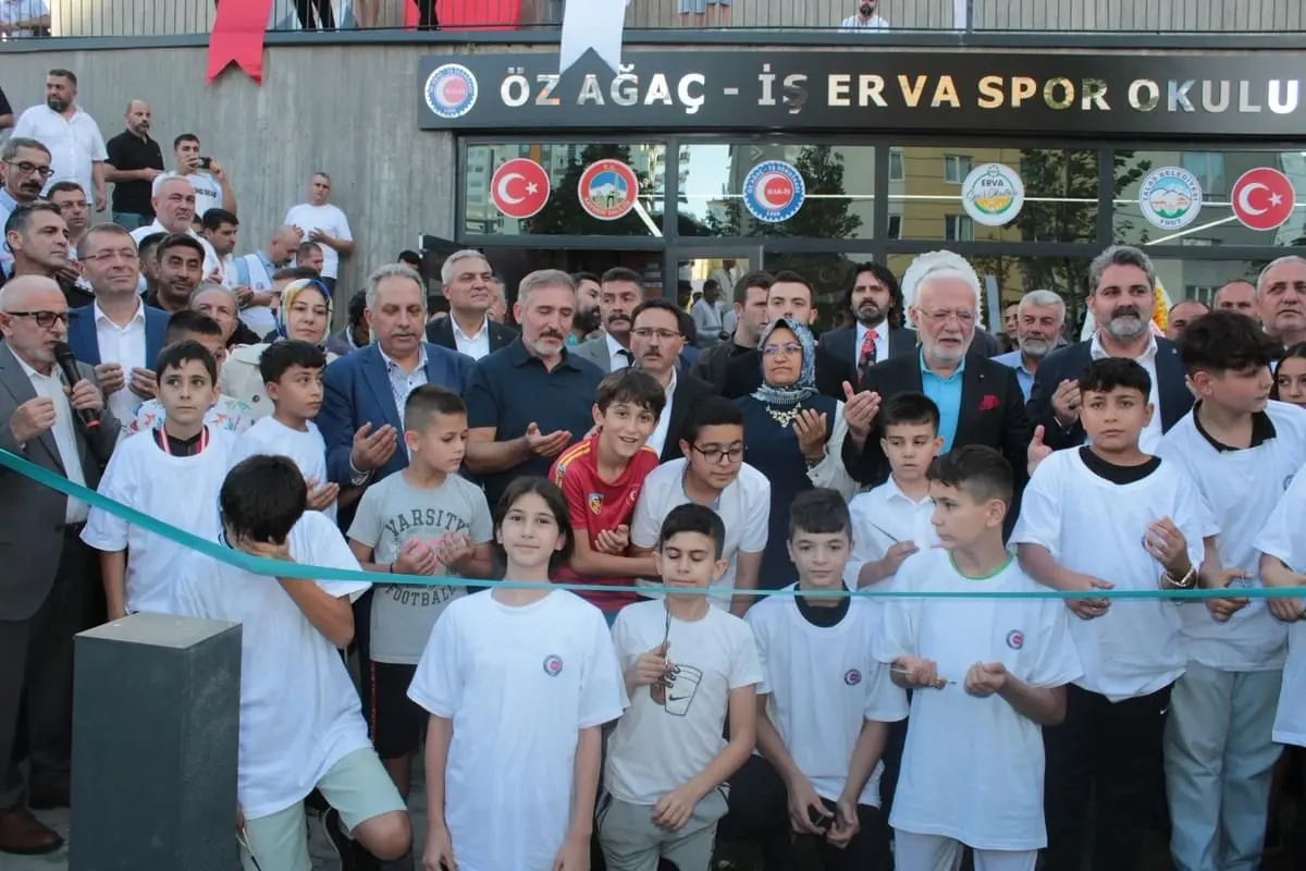 Öz Ağaç-İş Erva Spor Okulu Açıldı